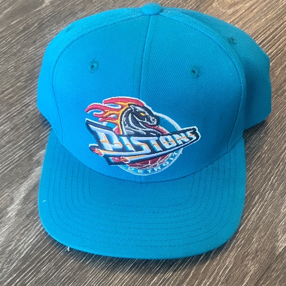 Mitchell & Ness Detroit Pistons Teal Cap with Red Embroidery - Picture 1 of 3